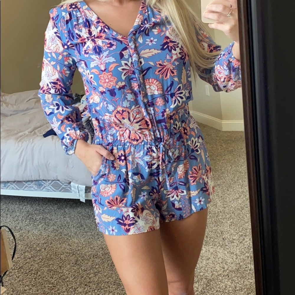 Super cute long sleeve floral romper! WITH POCKETS